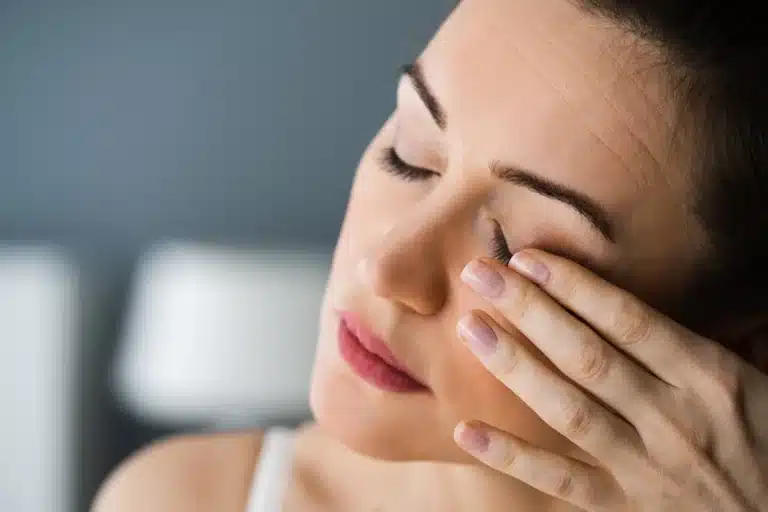 Following expert tips for post-operative care can ensure a comfortable recovery and optimal results from your eyelid surgery.